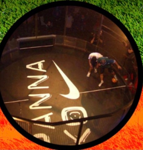 Panna Nike KO — cancha con logo Nike naranja