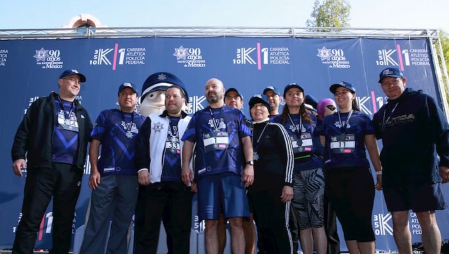 Federal Police Race 2018 — athletic team posing at event