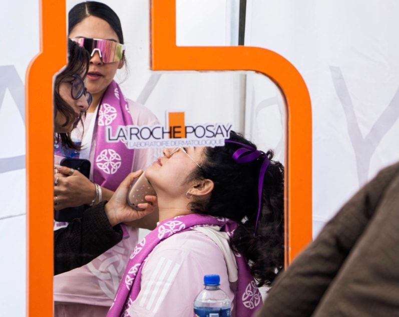 G-Women's Race — participante celebrando en zona de activación